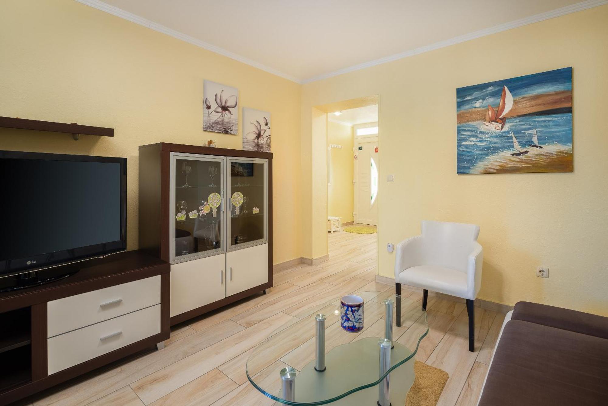 Perla Apartment - 2 Min To The Beach & Free Parking 마카르스카 외부 사진