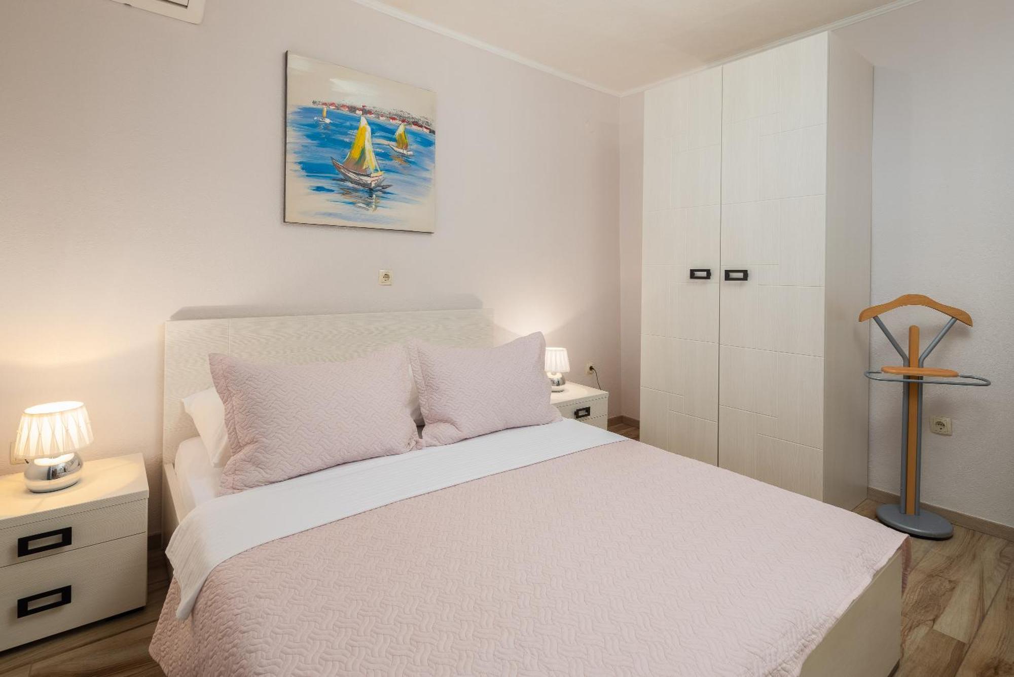 Perla Apartment - 2 Min To The Beach & Free Parking 마카르스카 외부 사진