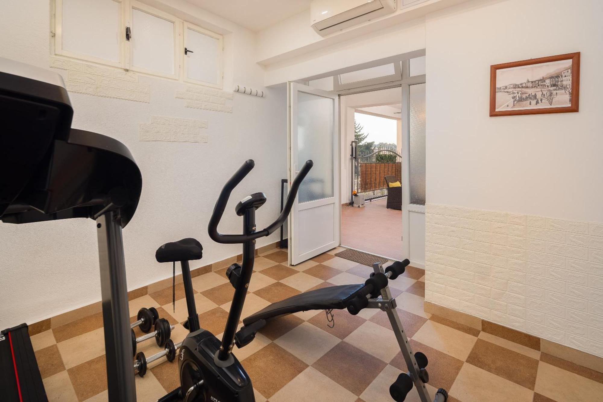 Perla Apartment - 2 Min To The Beach & Free Parking 마카르스카 외부 사진