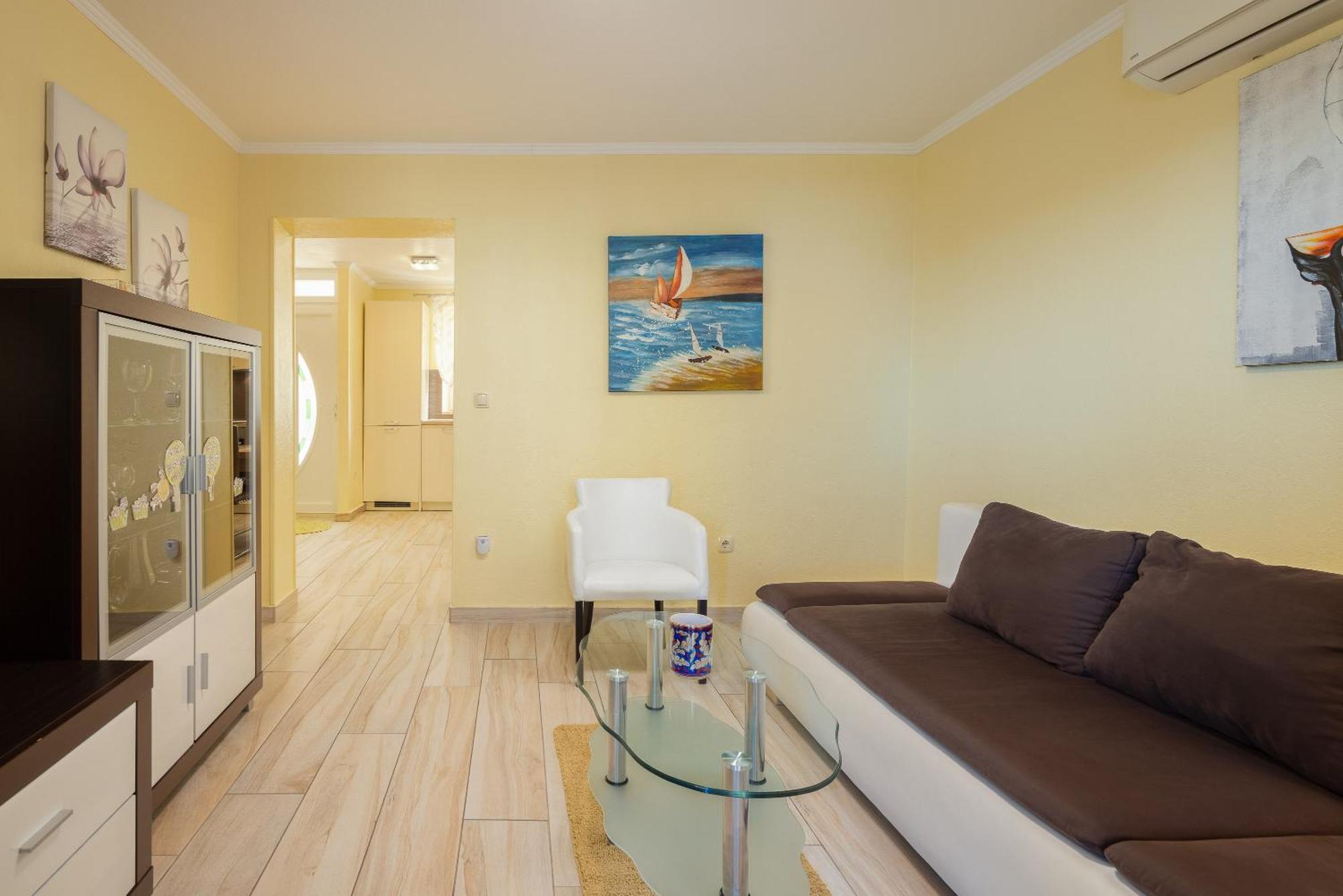 Perla Apartment - 2 Min To The Beach & Free Parking 마카르스카 외부 사진